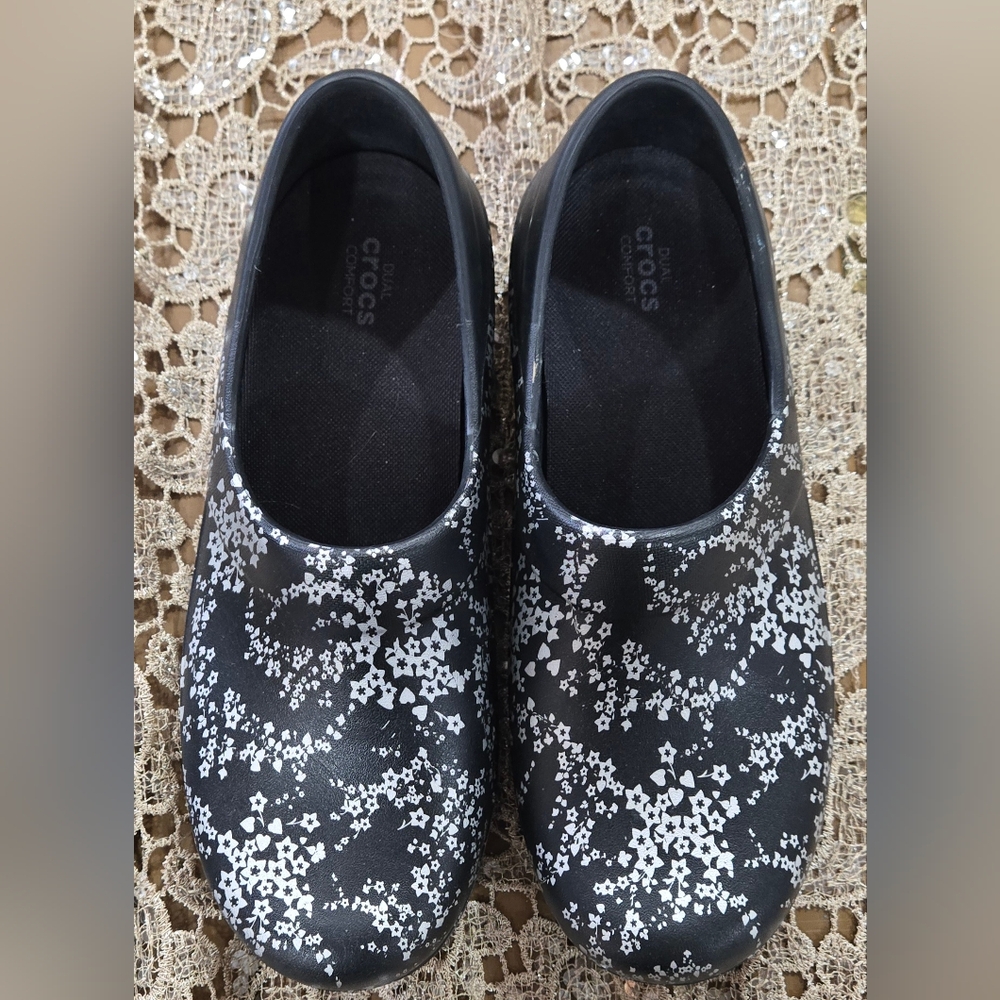 Women's Crocs Dual Comfort Size 10